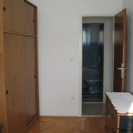 Pero - Free Wifi And Air Con Apartment *