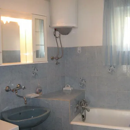 Pero - Free Wifi And Air Con Apartment Povlja (Brac)