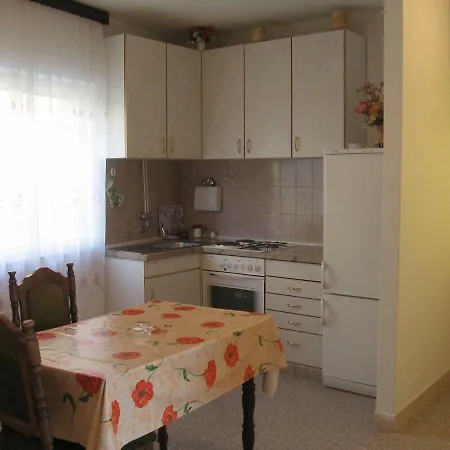Pero - Free Wifi And Air Con Apartment *